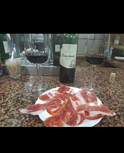 Vino y Jamon